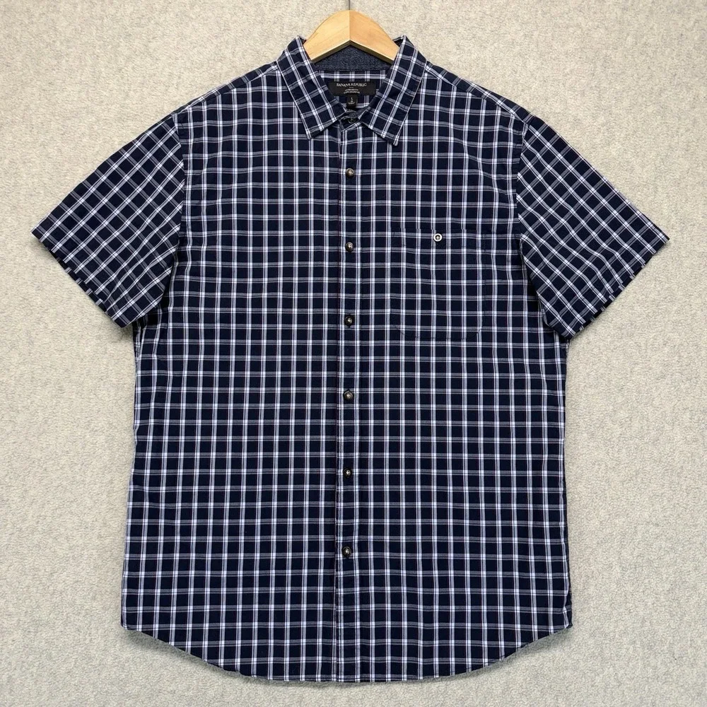 Banana Republic Mens Large Standard Fit Plaid Button Up Shirt Navy Short Sleeve
